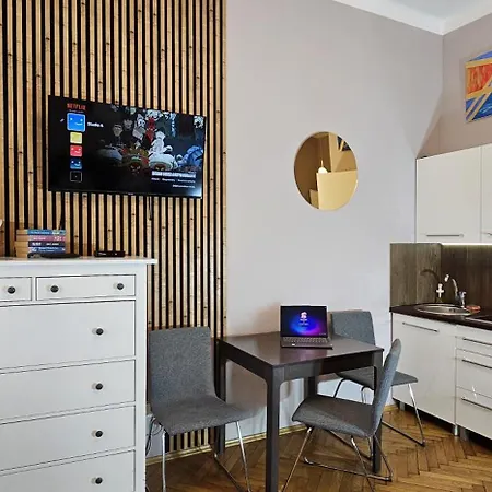 Old Town Apartment *