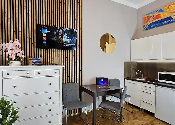 Old Town Apartment *